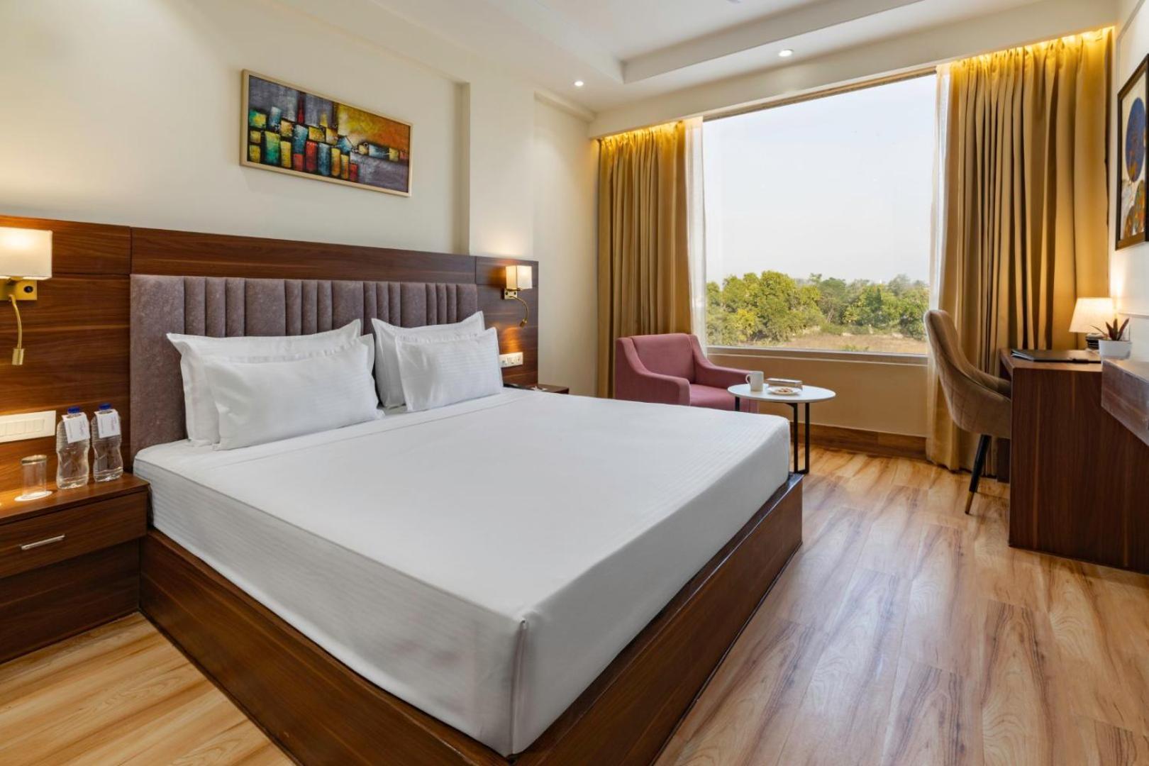Clarks Inn Suites Agra Near Tajmahal מראה חיצוני תמונה