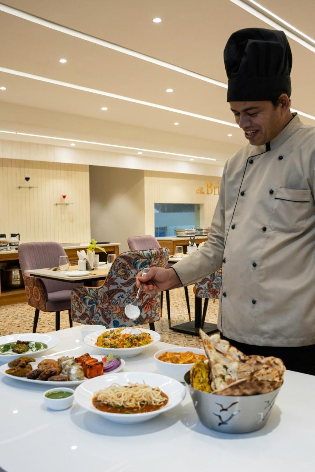 Clarks Inn Suites Agra Near Tajmahal מראה חיצוני תמונה