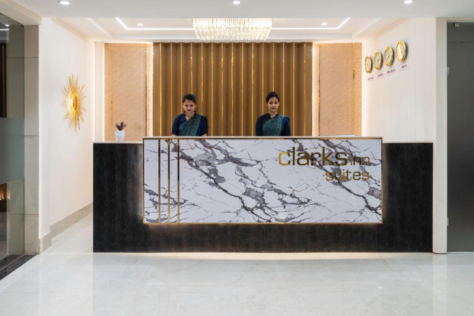 Clarks Inn Suites Agra Near Tajmahal מראה חיצוני תמונה