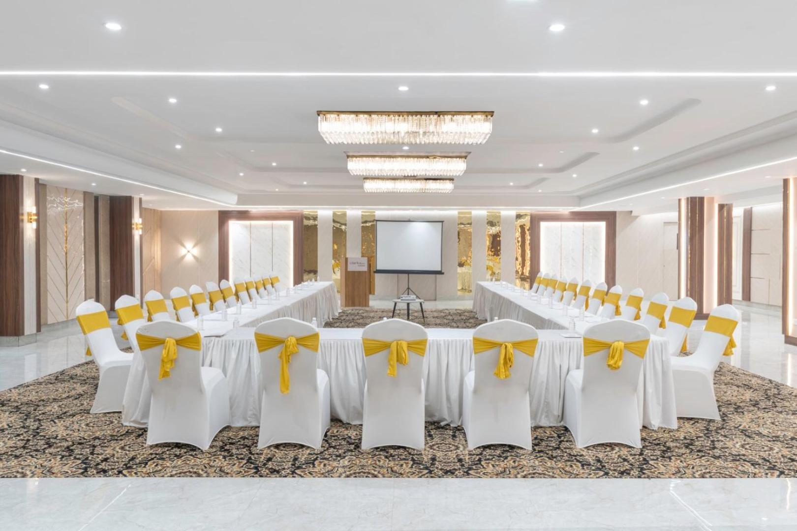 Clarks Inn Suites Agra Near Tajmahal מראה חיצוני תמונה