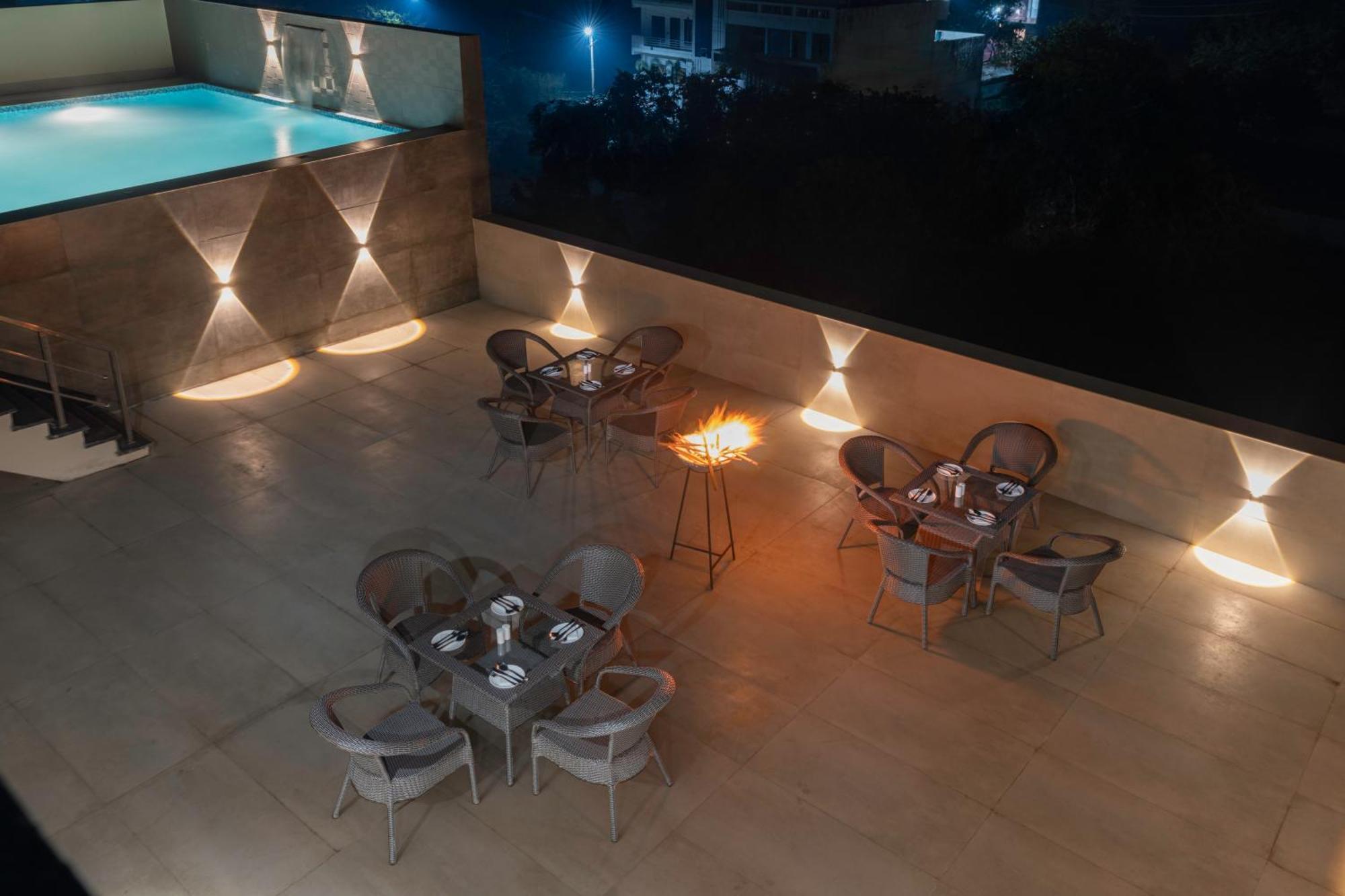 Clarks Inn Suites Agra Near Tajmahal מראה חיצוני תמונה
